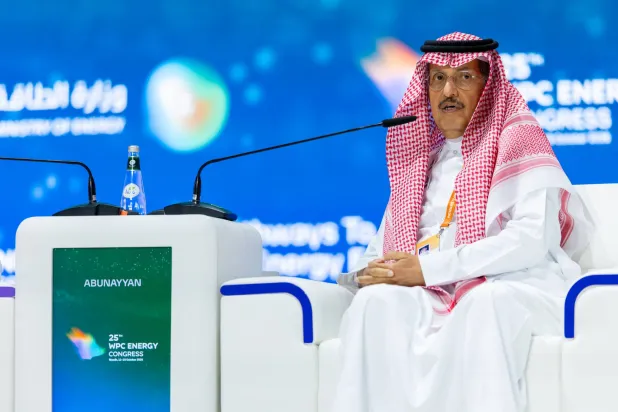 محمد أبو نيان المؤسس ورئيس مجلس الإدارة في شركة «أكوا»، خلال حديثه في الجلسة (الشرق الأوسط)