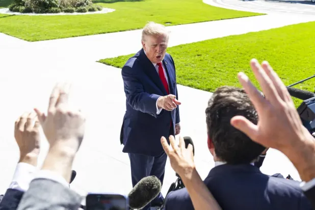 Trump: Husilerin eylemleri kabul edilemez… Koalisyon Sana’da yakıt depolama tesisini vurdu