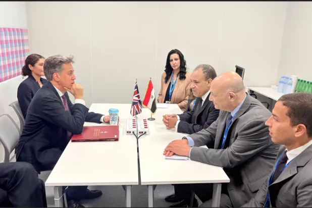 وزير الخارجية المصري خلال محادثات الأربعاء مع نظيره البريطاني إيد ميليباند (صفحة وزارة الخارجية على «فيسبوك») 