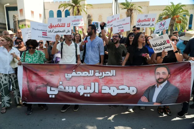 تضييق يتزايد وسجون تترصد حرية الصحافة في تونس