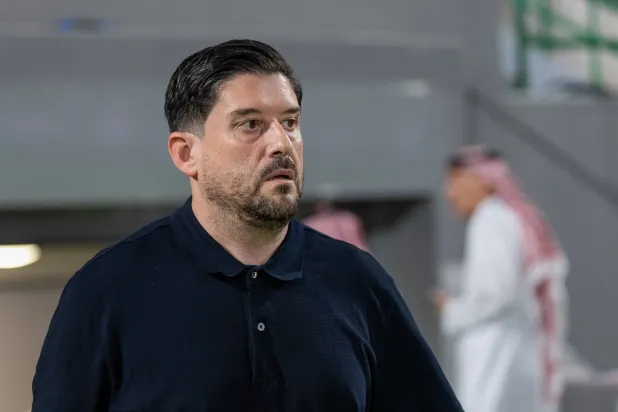 آرثر باباس مدرب الاتفاق (تصوير: عيسى الدبيسي)