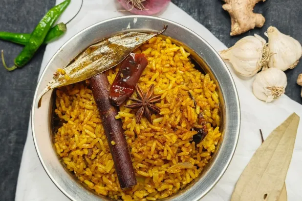 الثوم والقرفة قد يساعدان في خفض مستويات الكوليسترول (بيكسلز)
