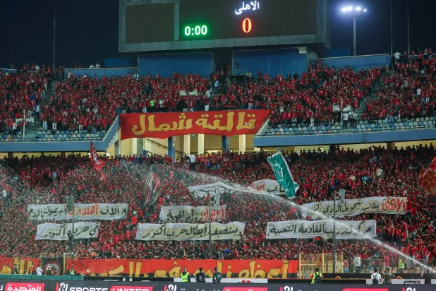 جماهير الناديين تبادلا السباب في القمة (النادي الأهلي)