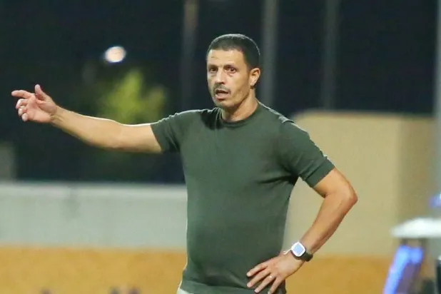 المغربي جمال السلامي مدرب فريق الفتح (تصوير: سعد العنزي) 