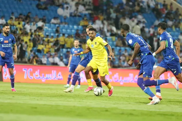 جانب من مواجهة الحزم والفتح (تصوير: سعد العنزي)