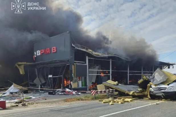 Ukrayna’nın Odesa kentinde Rus saldırısının ardından yıkılan bir bina (AFP)