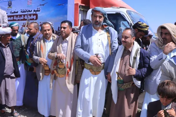 وجهاء موالون للحوثيين لدى مشاركتهم في وقفة تعبوية غرب صنعاء (إكس)
