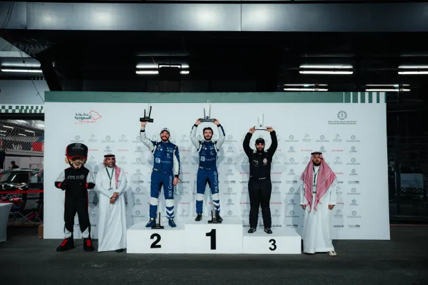 فيصل سفيان القباني بطل السعودية لكسر الزمن (الاتحاد السعودي للسيارات والدراجات النارية)