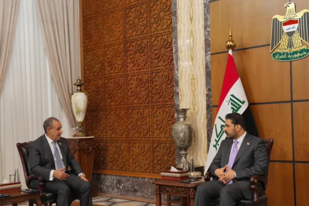 رئيس الوزراء العراقي خلال استقباله وزير الخارجية المصري الأحد (صفحة وزارة الخارجية المصرية على «فيسبوك»)