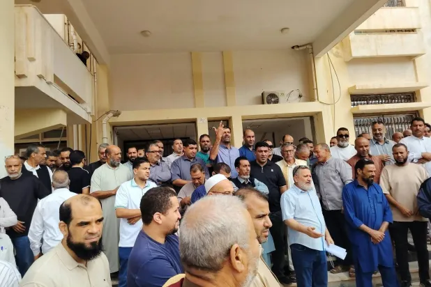 جانب من وقفة احتجاجية لمعلمي زليتن شمال غربي ليبيا (مراقبة التعليم في زليتن)