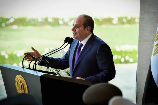 السيسي متحدثاً خلال حفل تخرج بالأكاديمية العسكرية المصرية السبت (الرئاسة المصرية)