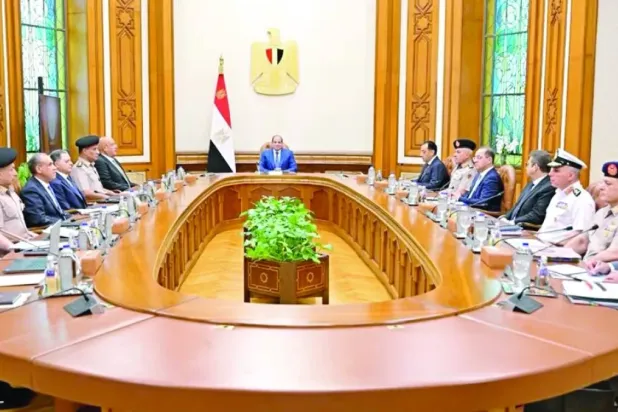 Mısır Cumhurbaşkanı Abdulfettah es-Sisi başkanlığında dün toplanan Ulusal Savunma Konseyi. (Mısır Cumhurbaşkanlığı)