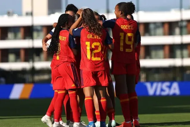 ناشئات إسبانيا يحتفلن بالفوز على المكسيك (الاتحاد الإسباني)