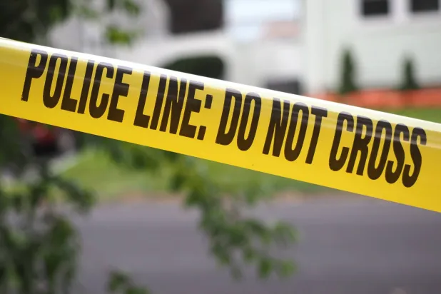 لافتة تشير إلى عدم العبور تابعة للشرطة الأميركية (أرشيفية - رويترز)