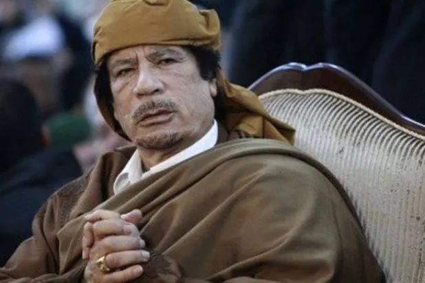 الزعيم الليبي الراحل معمر القذافي (أرشيفية من رويترز)