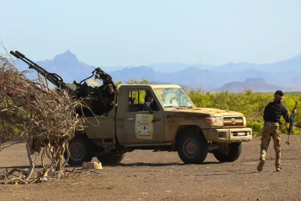 Güneydeki “Devler Tugayları”, Babülmendeb Boğazı’na hâkim Kahbub Dağları’na yönelik saldırıları püskürttü.