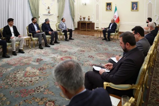 İran Cumhurbaşkanı Mesud Pezeşkiyan, Asım Münir başkanlığındaki Pakistan heyetini dün Tahran’da kabul etti. (İran Cumhurbaşkanlığı)