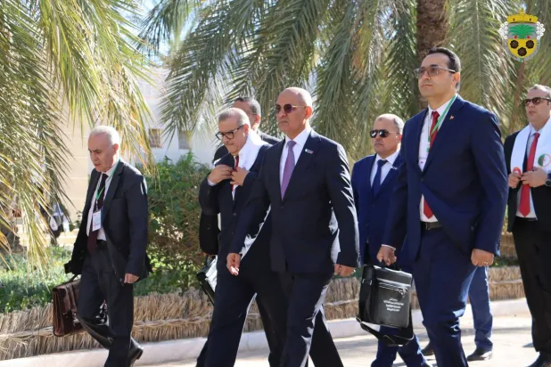 ولاة المناطق الحدودية التونسية لدى وصولهم إلى اجتماع لجنة تنمية الحدود (ولاية الوادي)