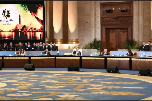 Mısır Cumhurbaşkanı Abdülfettah es-Sisi “Mısır Forumu” kapsamında düzenlenen “Kentsel ve İmar Gelişimi” oturumunda (Mısır Cumhurbaşkanlığı)