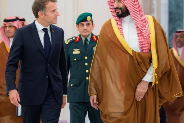 Suudi Arabistan Veliaht Prensi Muhammed bin Selman, Fransa Cumhurbaşkanı Emmanuel Macron’u dün Riyad’da kabul etti. (SPA)