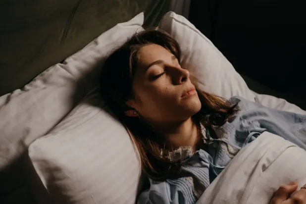 Uyuyan bir kadın (Pexels)