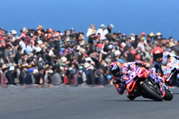 Jorge Martin (L) and Marc Marquez (R) are preparing to race for the last time at Phillip Island. Paul CROCK / AFP
