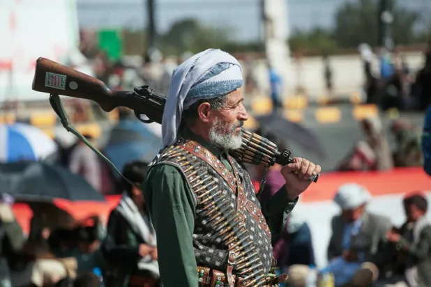  A supporter of Yemen's Houthis carries his rifle during a rally in support of the group in Sanaa, Yemen, Friday, Oct. 9, 2026. (AP) 