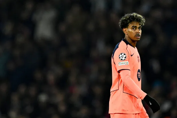  Barcelona's Spanish forward #10 Lamine Yamal looks on during the UEFA Champions League first round day 3 football match between Paris Saint-Germain (PSG) and FC Barcelona at the Parc de Princes stadium in Paris on October 20, 2026. (AFP) 