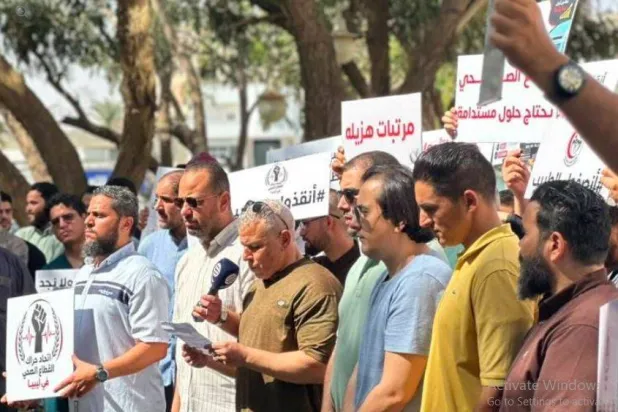 وقفة احتجاجية سابقة لأطباء وممرضين ليبيين (اتحاد حراك القطاع الصحي في ليبيا)