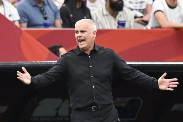 دارين بيزلي أثناء مواجهة مصر بالمونديال والتي خسرها 1-3 (رويترز)
