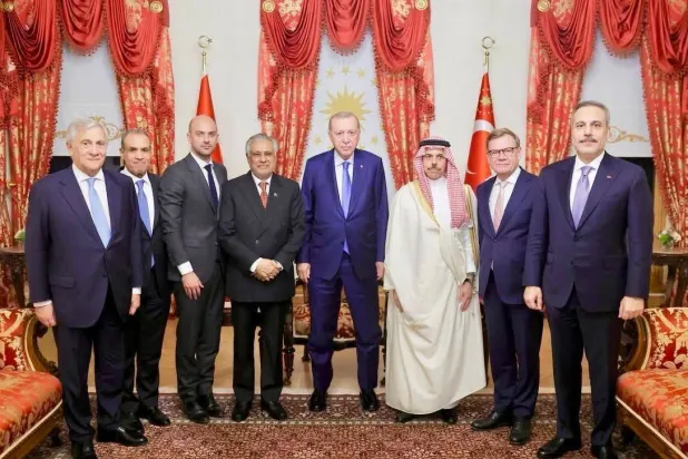 وزير الخارجية المصري خلال لقاء مع الرئيس التركي بحضور وزراء الآلية الرباعية الجمعة في إسطنبول (وزارة الخارجية المصرية)