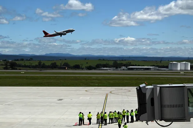  A Jetstar aircraft departs on the inaugural commercial service from the newly-opened Western Sydney International Airport in Sydney on October 25, 2026, marking the start of regular passenger operations at Australia's newest international gateway. (AFP) 