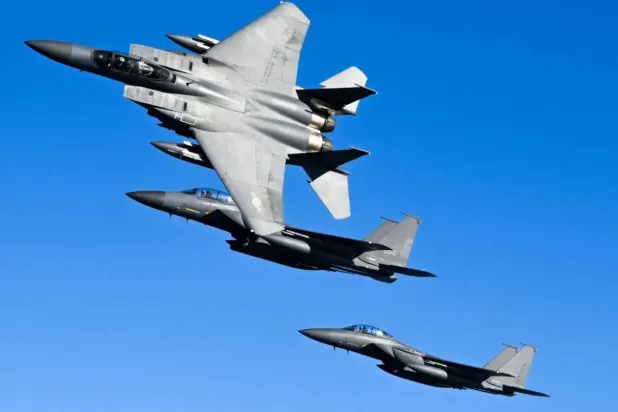 Güney Kore Hava Kuvvetleri'nin 2026 yılı 'Hoguk' askeri tatbikatları kapsamında kol uçuşu gerçekleştiren F-15K tipi savaş uçakları (Arşiv-Güney Kore Hava Kuvvetleri web sitesi)