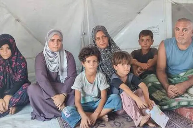سوريون نزحوا إلى غزة قبل سنوات هرباً من الحرب فعلقوا بحرب أخرى (تجمع أبناء سوريا - قطاع غزة)