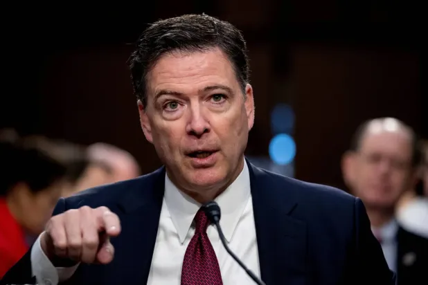 Eski Federal Soruşturma Bürosu (FBI) Direktörü James Comey, Haziran 2017’de Senato’da düzenlenen bir oturumda. (Arşiv – AP)