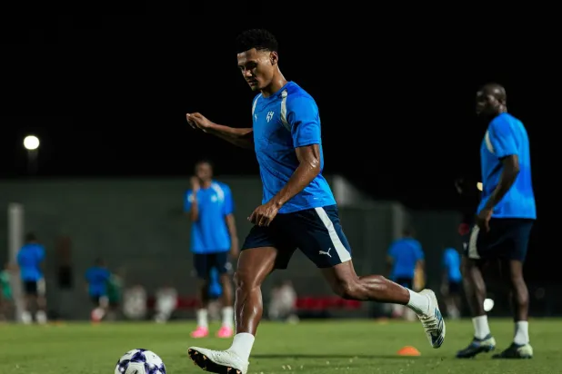 واتكنز خلال تدريبات الهلال في قطر (نادي الهلال)