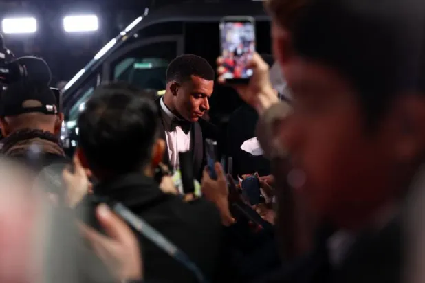 France and Real Madrid forward Kylian Mbappe arrives at the Ballon d'Or in London. FRANCK FIFE / AFP
