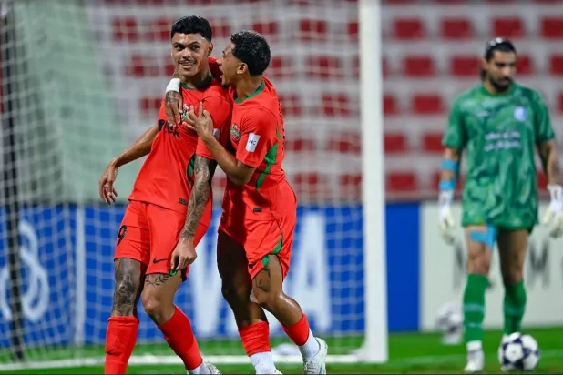 فرحة لاعبي شباب الأهلي بالفوز على الاستقلال (الاتحاد الآسيوي)
