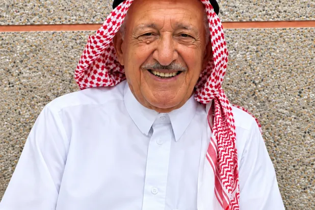 محمد العلي... قرنٌ من الأسئلة وشاعر لم يتقاعد عن التنوير