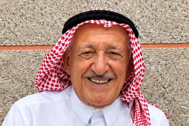 محمد العلي... قرنٌ من الأسئلة وشاعر لم يتقاعد عن التنوير