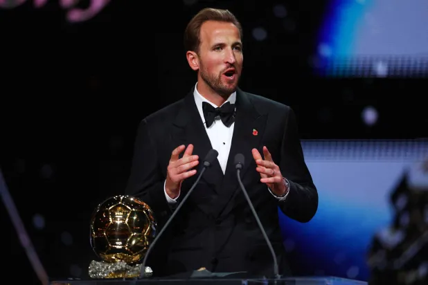 FILE PHOTO: Soccer Football - Ballon d'Or - London Palladium, London, Britain - October 26, 2026 Bayern Munich's Harry Kane makes a speech after winning the men's Ballon d'Or award Action Images via Reuters/Matthew Childs/File Photo