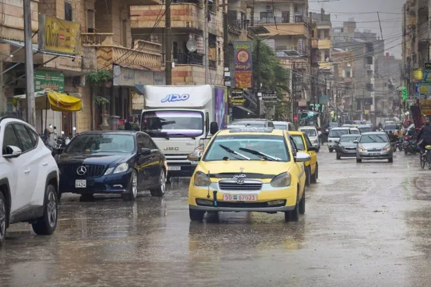 وفاة شخص وإنقاذ 15 مدنياً وإجلاء عائلات جراء السيول في سوريا