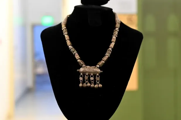 Adornment was not limited to silver jewelry but also included the use of kohl, henna, perfumes and hair-care products - SPA