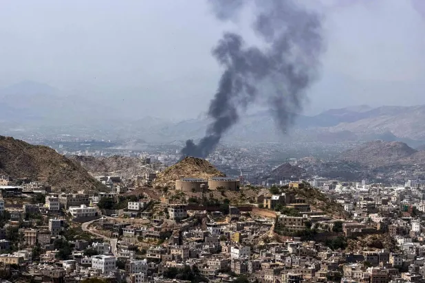 Smoke billows from a site that was targeted west of the city of Taiz, on October 21, 2026.  (Photo by AFP) 