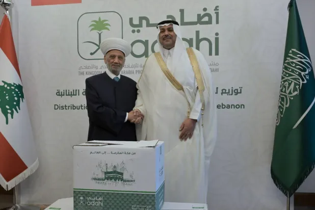 صورة تجمع مفتي الجمهورية اللبنانية الشيخ عبد اللطيف دريان والسفير السعودي لدى لبنان فهد الدوسري (الشرق الأوسط)