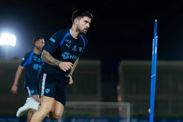 نيفيز خلال تدريبات الهلال الأخيرة (نادي الهلال)
