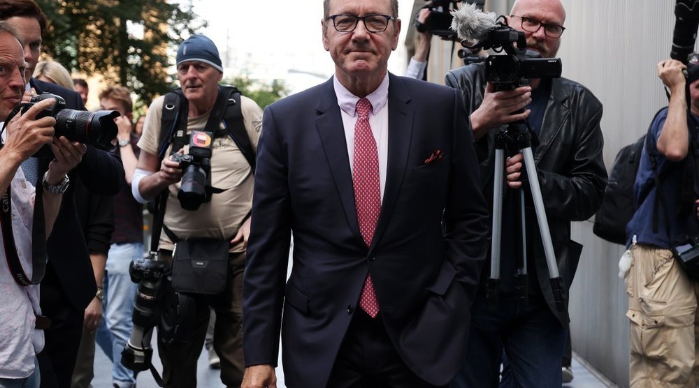 محكمة في لندن تبرئ الممثل كيفين سبايسي من جميع تهم الاعتداء الجنسي