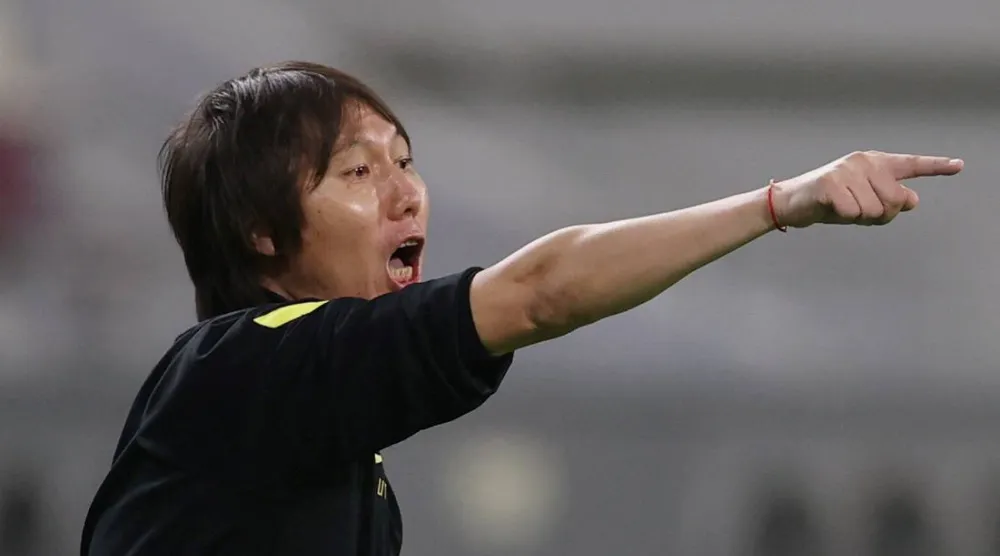 FILE PHOTO: Soccer Football - World Cup - Asia Qualifiers - Group B - Australia v China - Khalifa Stadium, Doha, Qatar - September 2, 2021 China coach Li Tie reacts REUTERS/Ibraheem Al Omari/File Photo