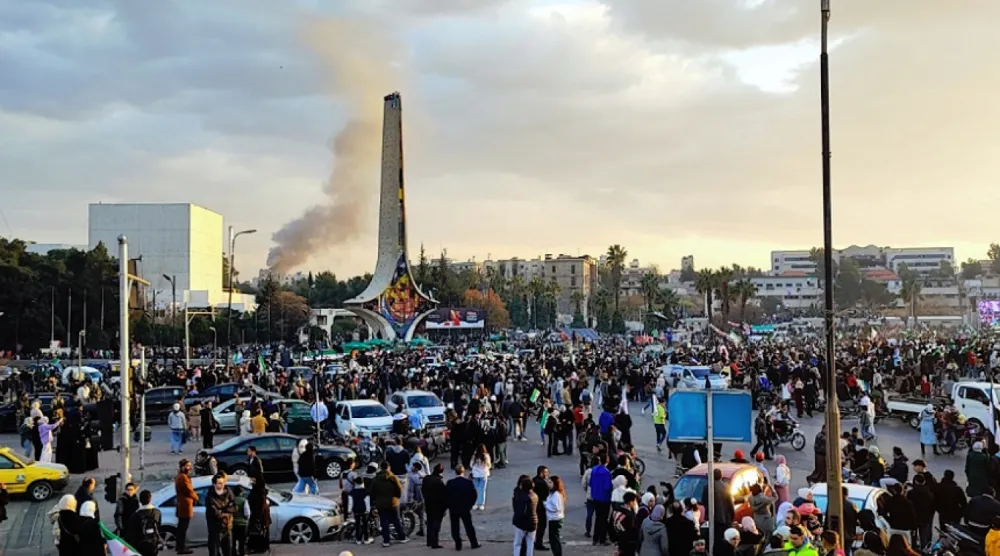 Suriye’de 2011 yılından bu yana devam eden iç savaş, totaliter rejim kisvesi altında gizlenen Suriye'deki mezhebi aidiyetlerin ortaya çıkmasına önemli ve büyük bir katkı sağladı (Independent Arabia)