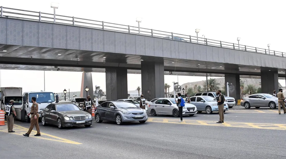 تخول التصاريح للعاملين في موسم الحج والمركبات التي تقلهم الدخول إلى مدينة مكة المكرمة (واس)